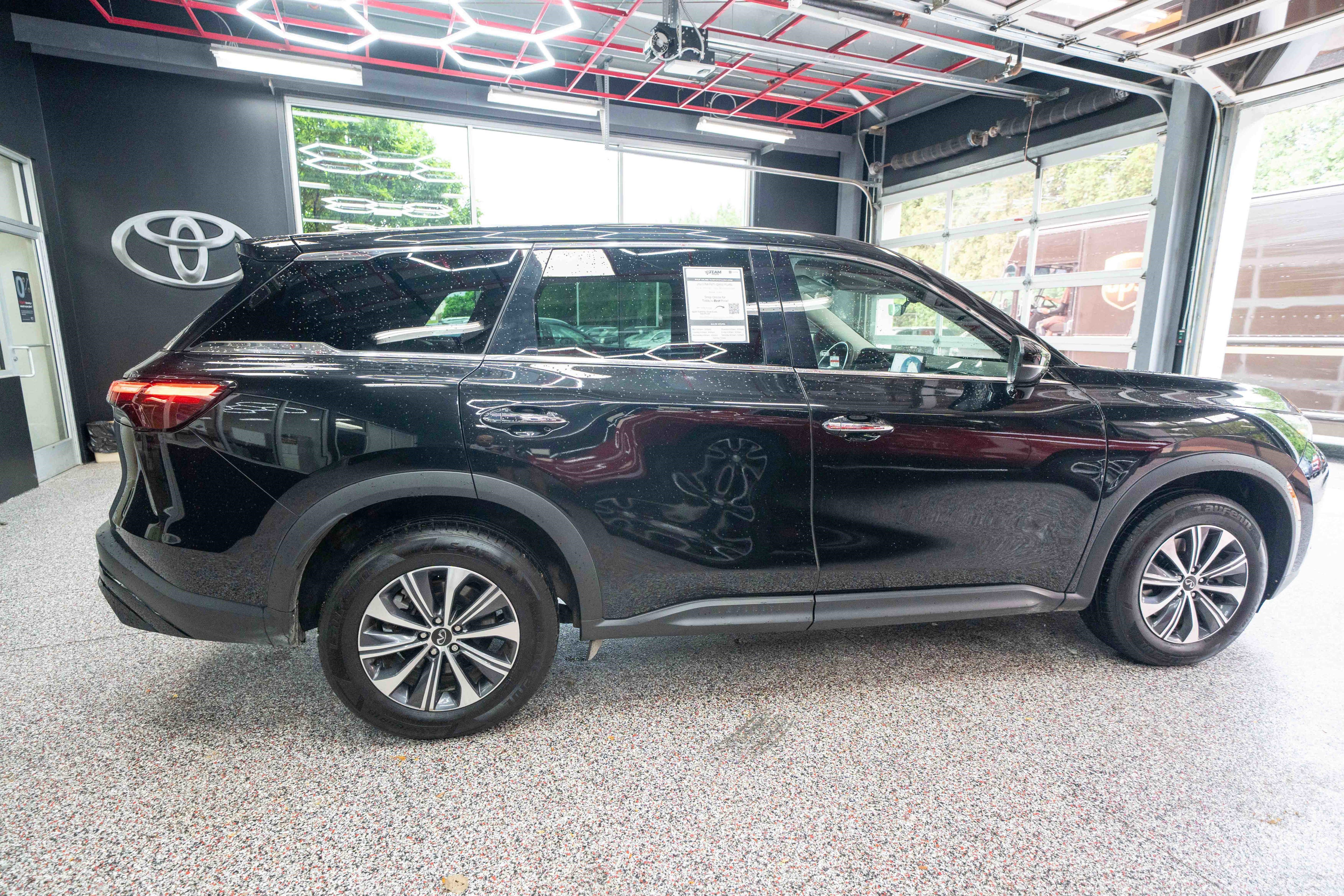 Used 2023 INFINITI QX60 Pure AWD/4WD image 4