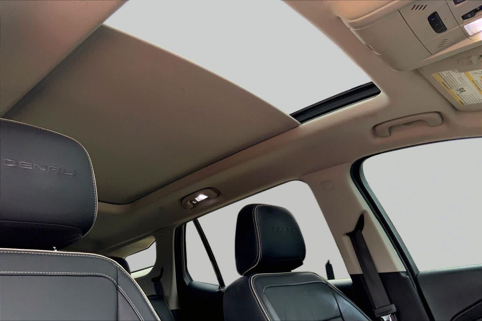 Used 2019 GMC Terrain Denali w/ Advanced Safety Package AWD/4WD image 14
