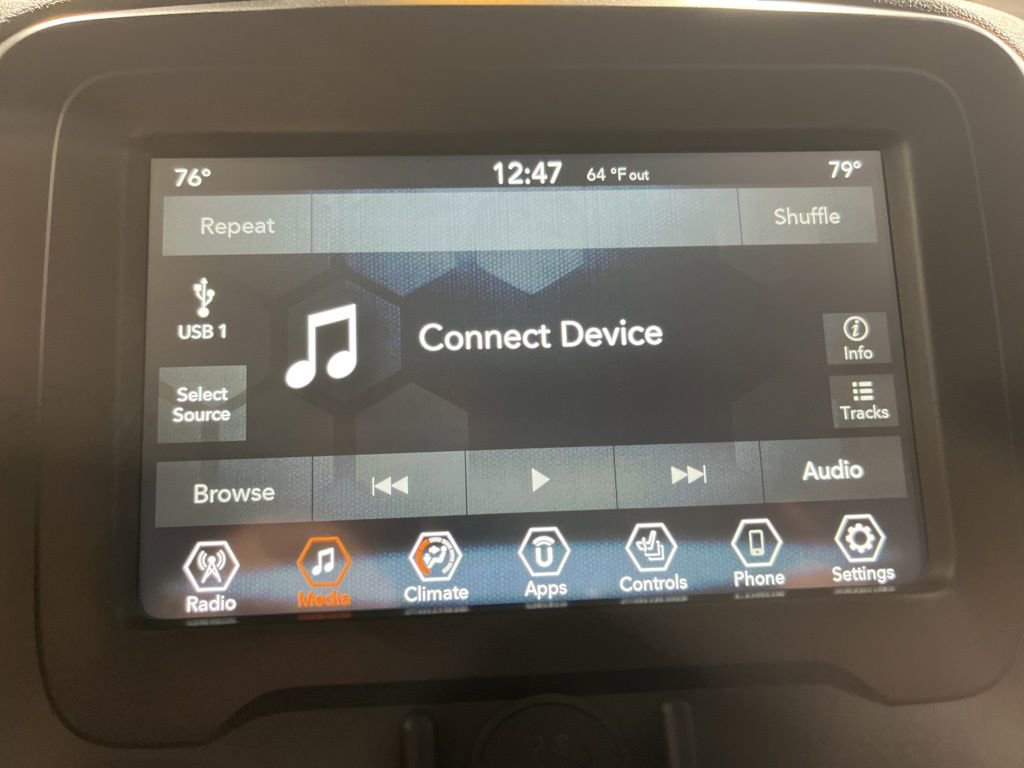 Used 2019 Jeep Renegade Latitude w/ Cold Weather Group image 25