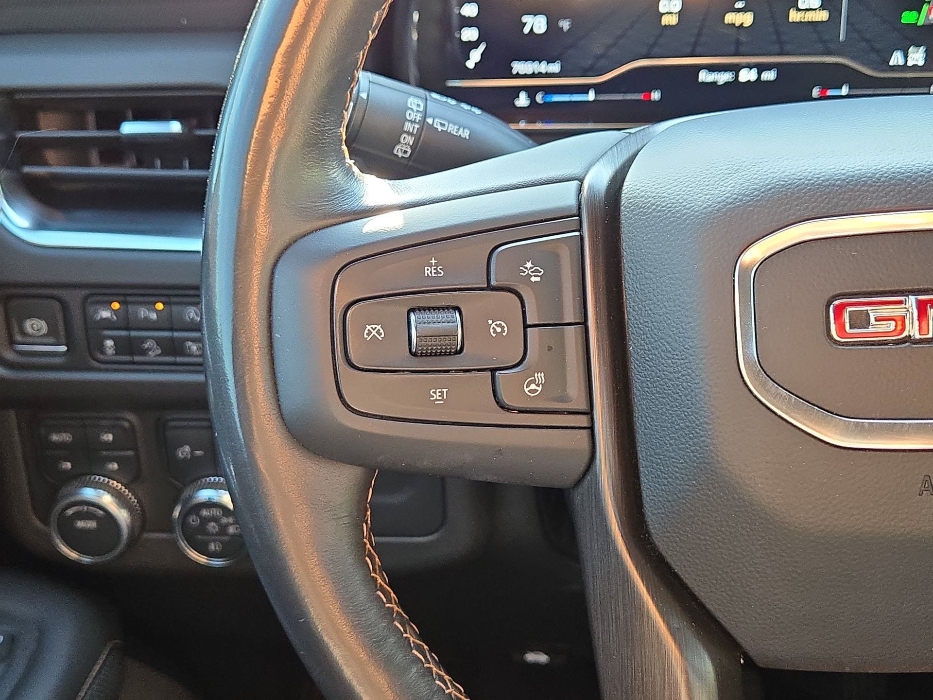 Used 2023 GMC Yukon AT4 w/ Technology Package AWD/4WD image 21
