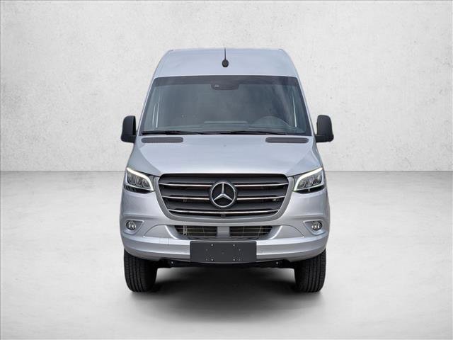 Used 2024 Mercedes-Benz Sprinter 2500 image 2
