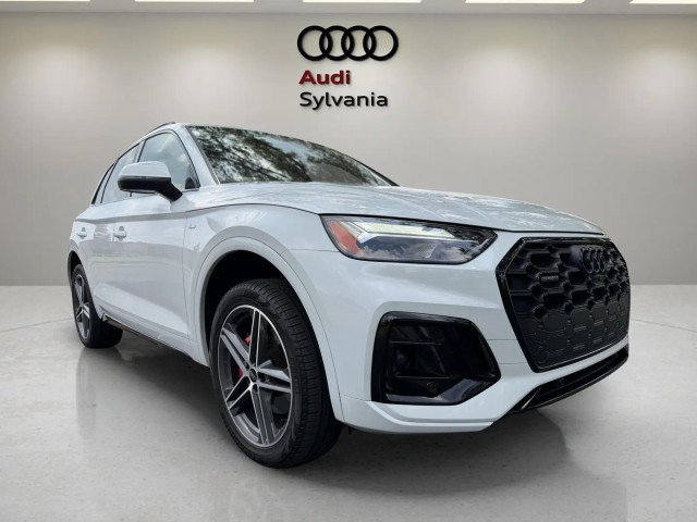 Certified 2025 Audi Q5 e Premium Plus w/ Premium Plus Package AWD/4WD image 1