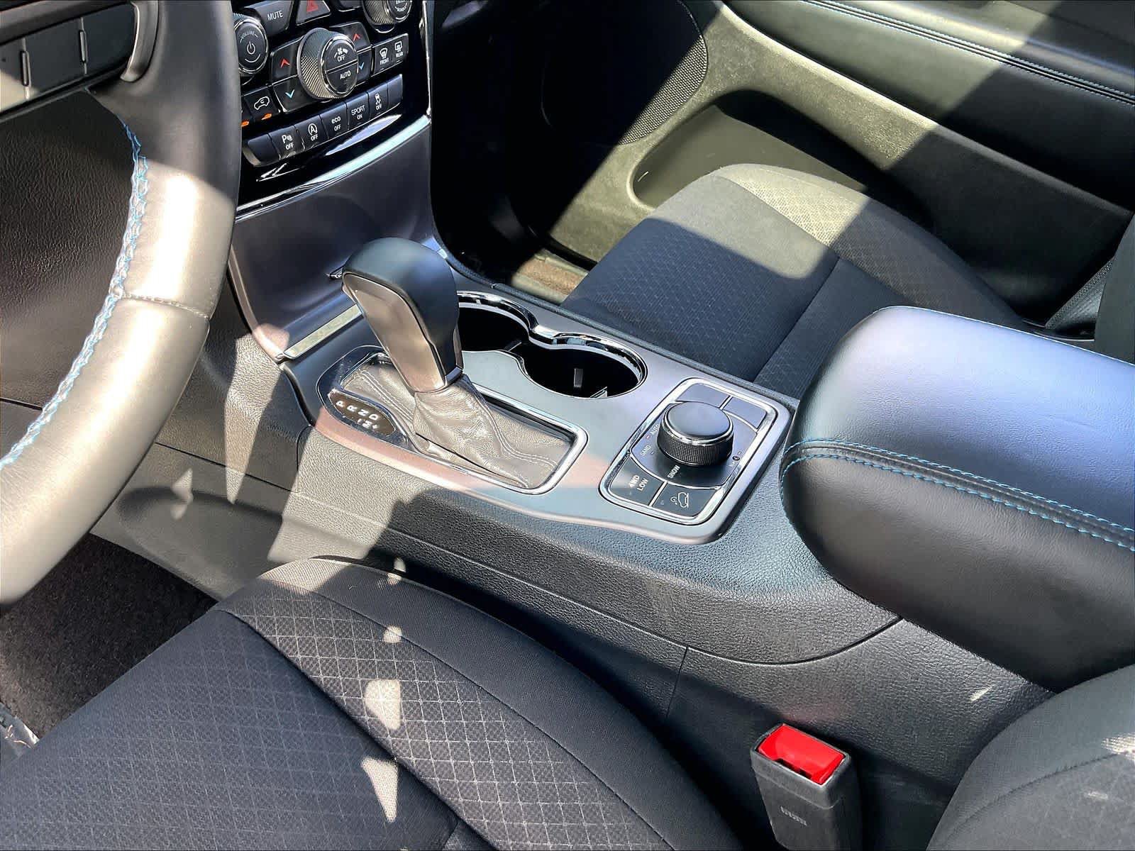 Used 2019 Jeep Grand Cherokee Laredo AWD/4WD image 21