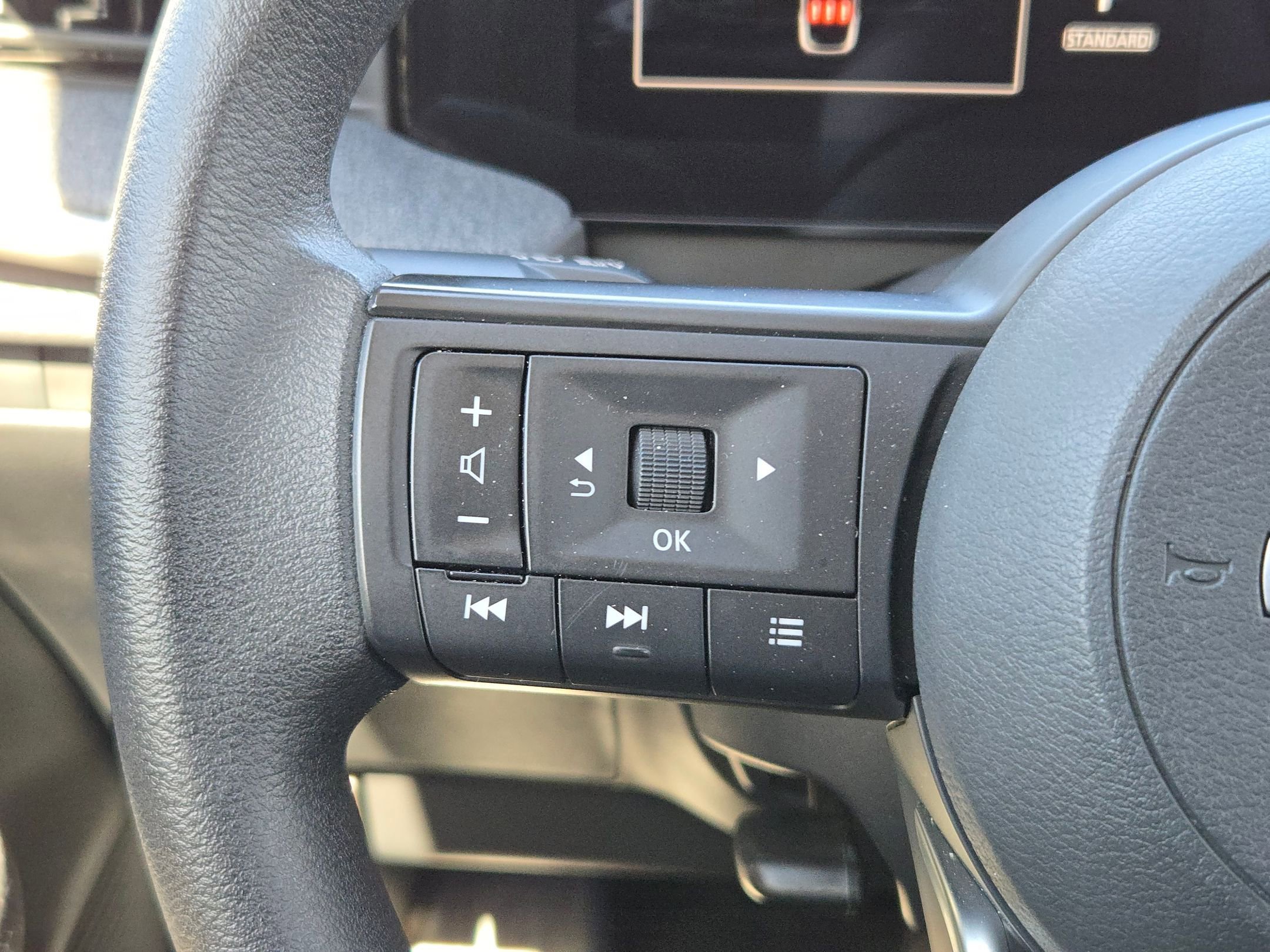 Certified 2025 Nissan Kicks SV w/ Interior Electronics Package image 21