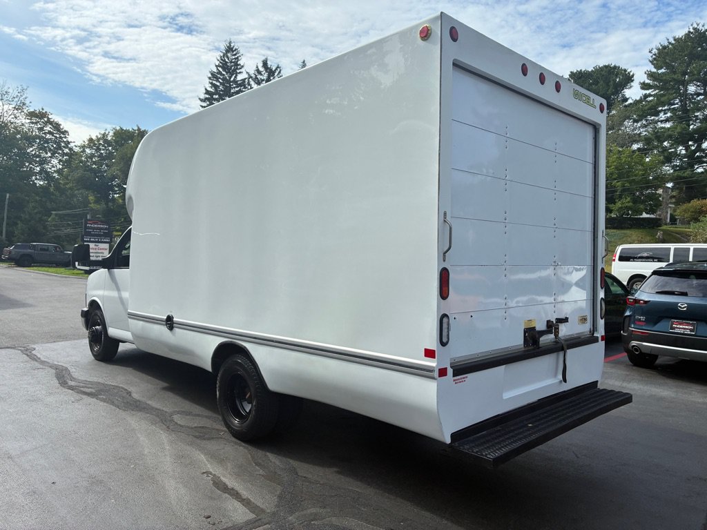 Used 2016 GMC Savana 3500 RWD image 10