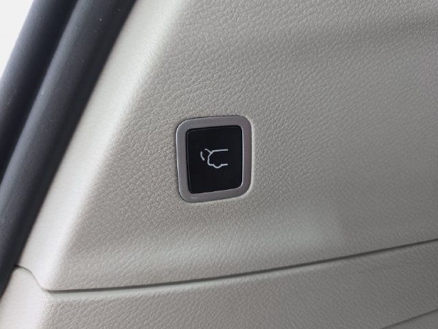 Used 2024 Chrysler Pacifica Touring-L FWD image 35