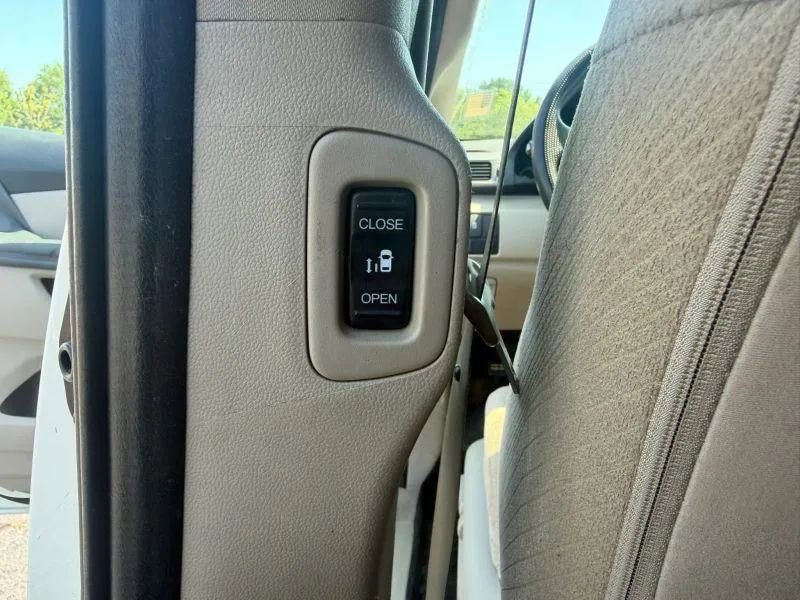 Used 2016 Honda Odyssey SE image 24