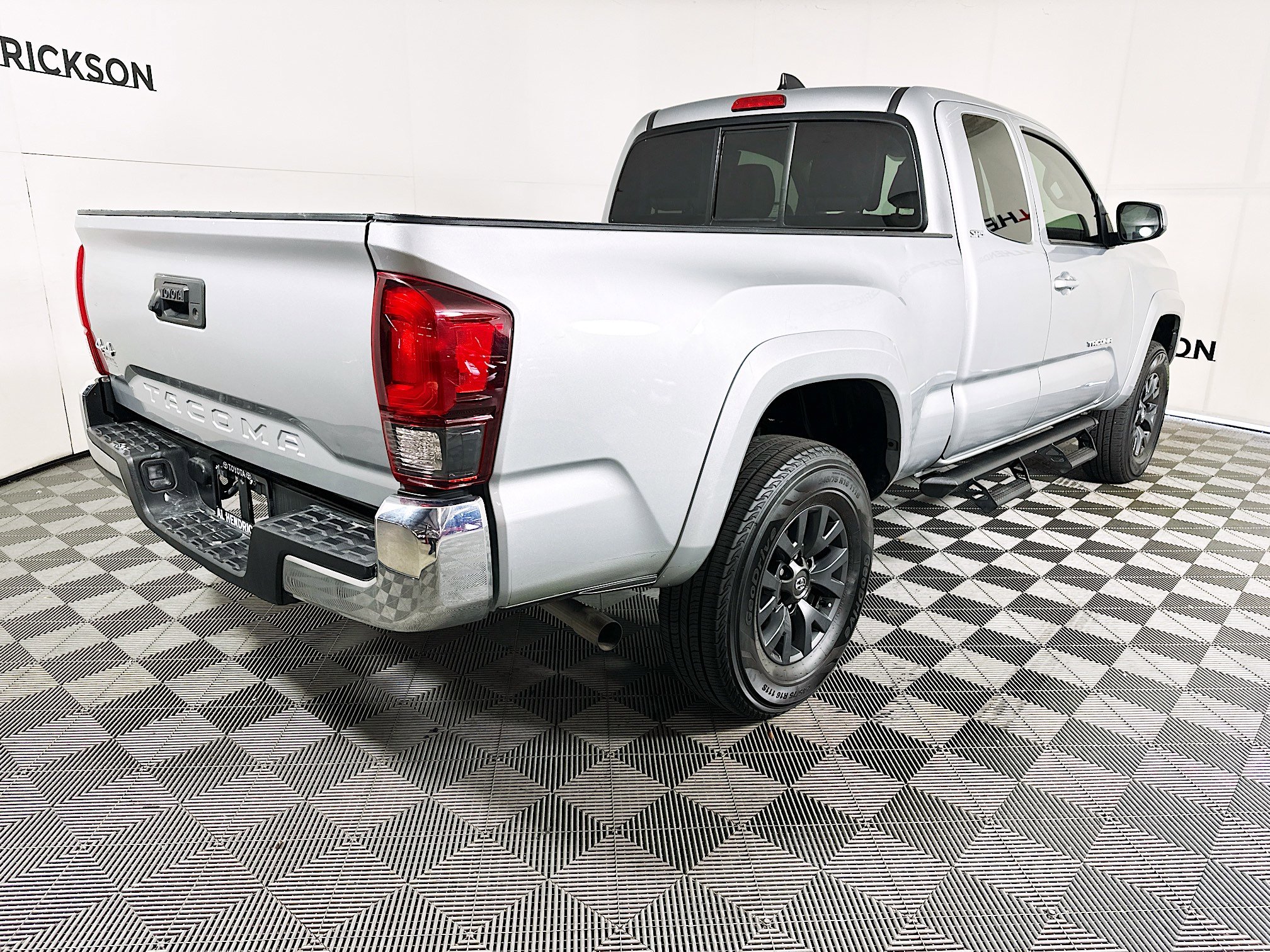 Used 2023 Toyota Tacoma SR5 w/ SR5 Appearance Package image 3
