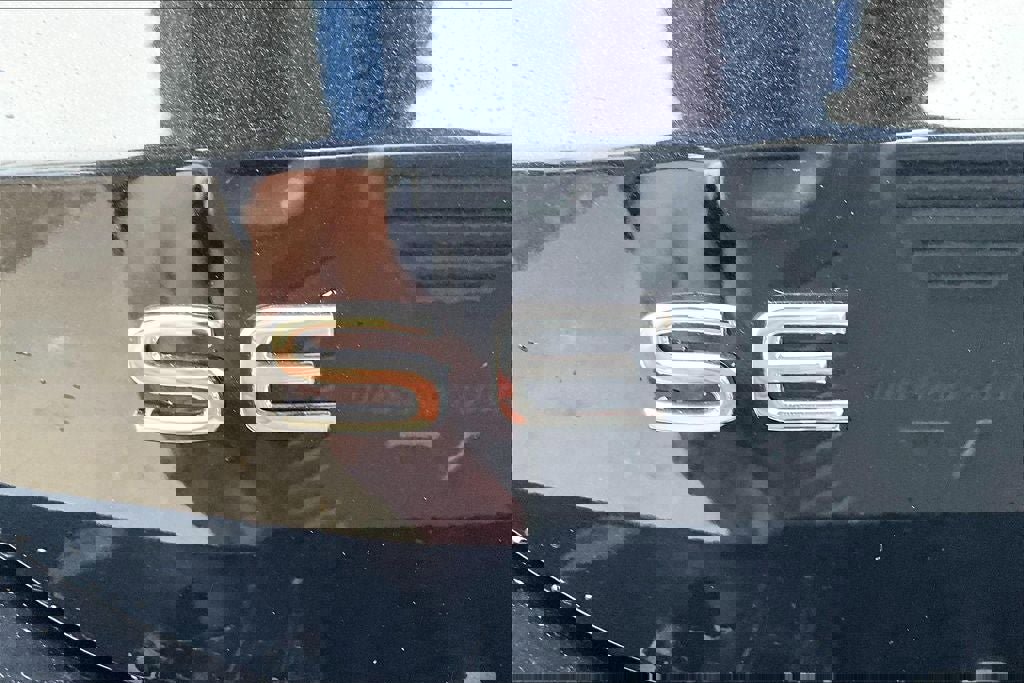 Certified 2025 Volkswagen Taos SE w/ Panoramic Sunroof Package image 7