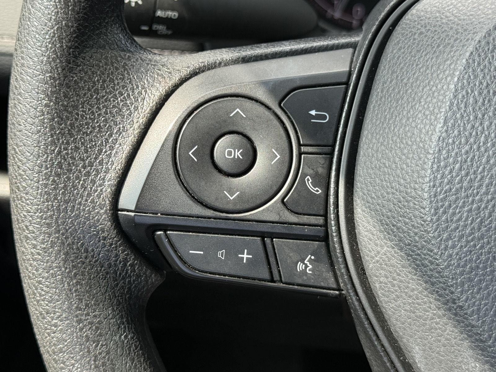 Used 2025 Toyota RAV4 XLE AWD/4WD image 29