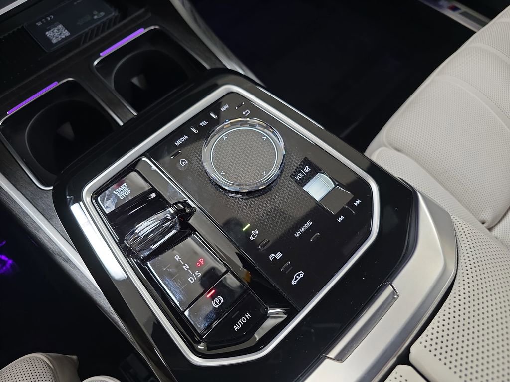 Used 2025 BMW 760i xDrive 760i xDrive w/ Premium Package image 25