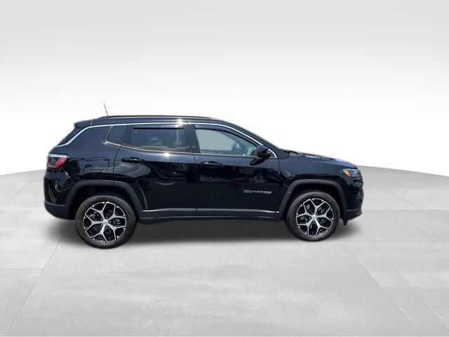 Used 2024 Jeep Compass Limited w/ Sun and Sound Group AWD/4WD image 8