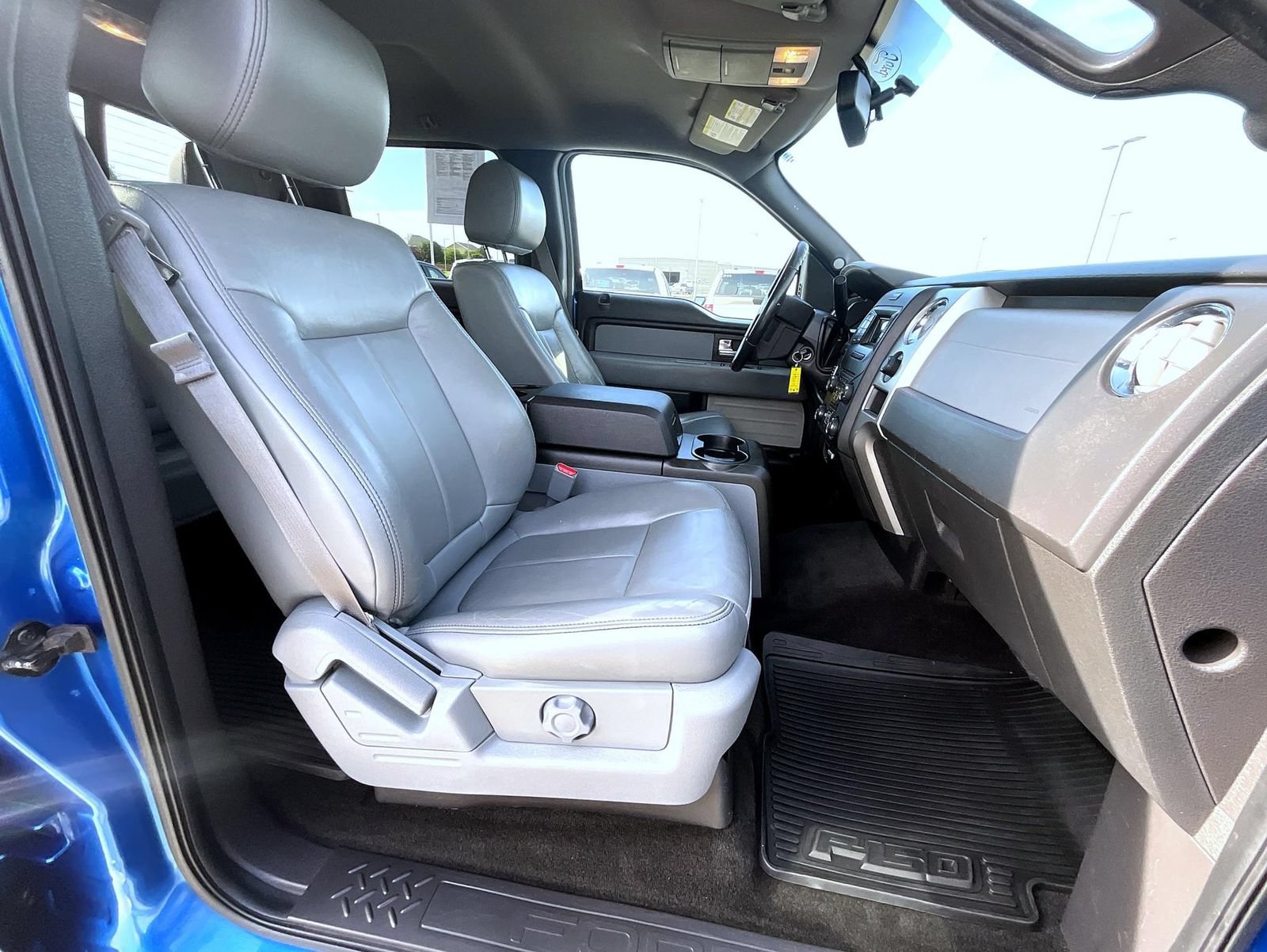 Used 2014 Ford F150 XLT w/ Equipment Group 302A Luxury AWD/4WD image 16
