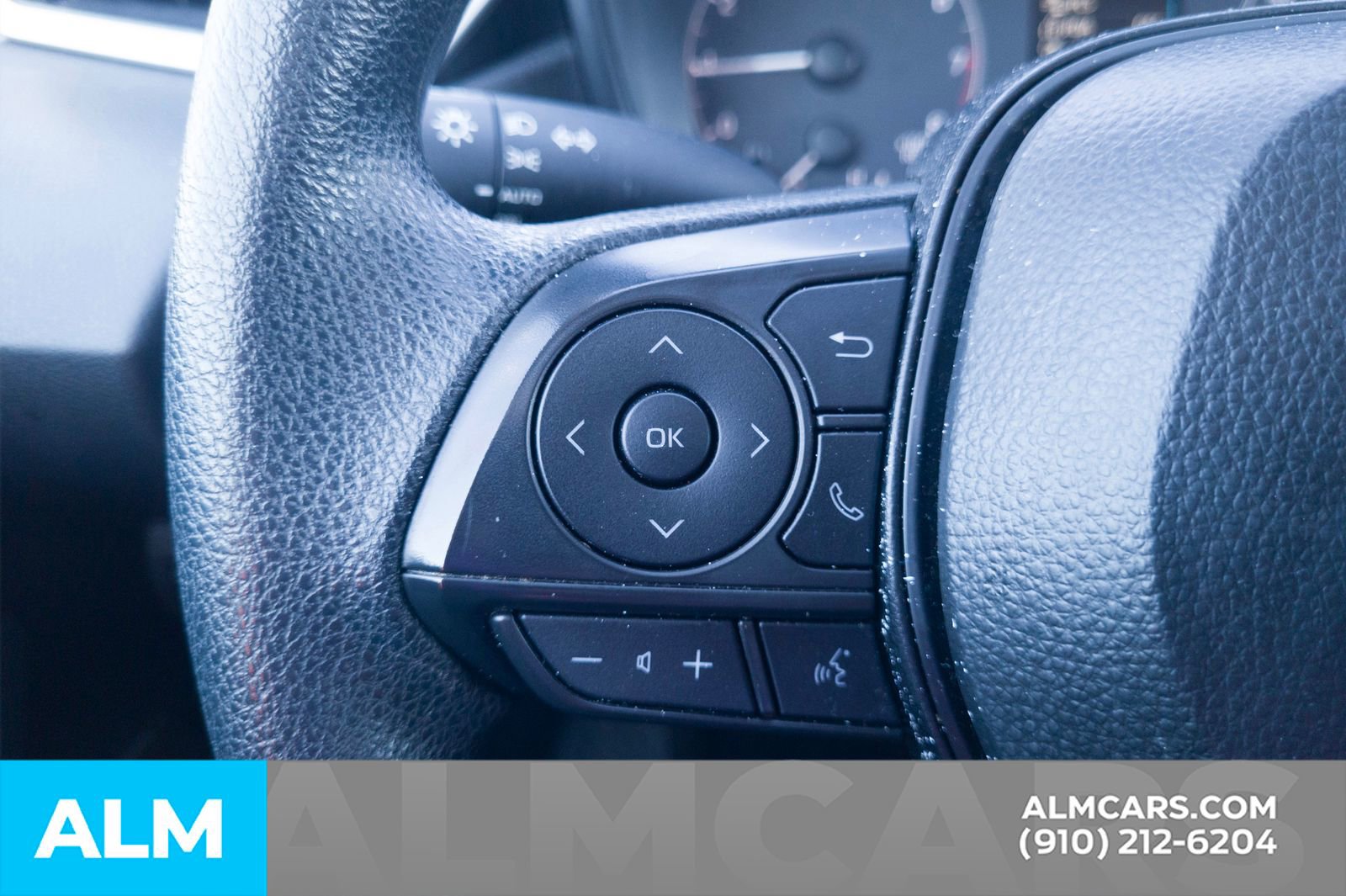 Used 2025 Toyota Corolla LE image 27