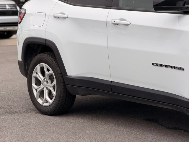 Used 2024 Jeep Compass Latitude AWD/4WD image 5
