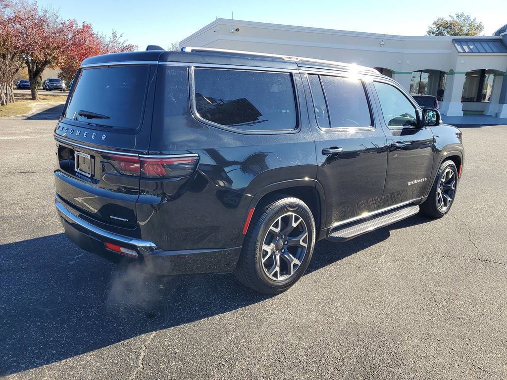 Used 2023 Jeep Wagoneer Series III w/ Preferred Equipment Group image 4