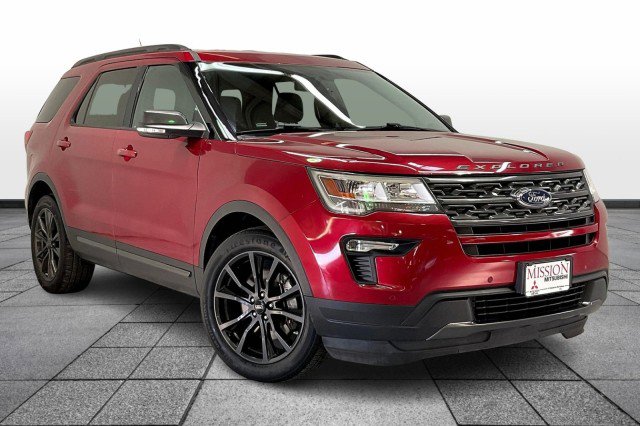 Used 2018 Ford Explorer XLT w/ Equipment Group 202A image 2