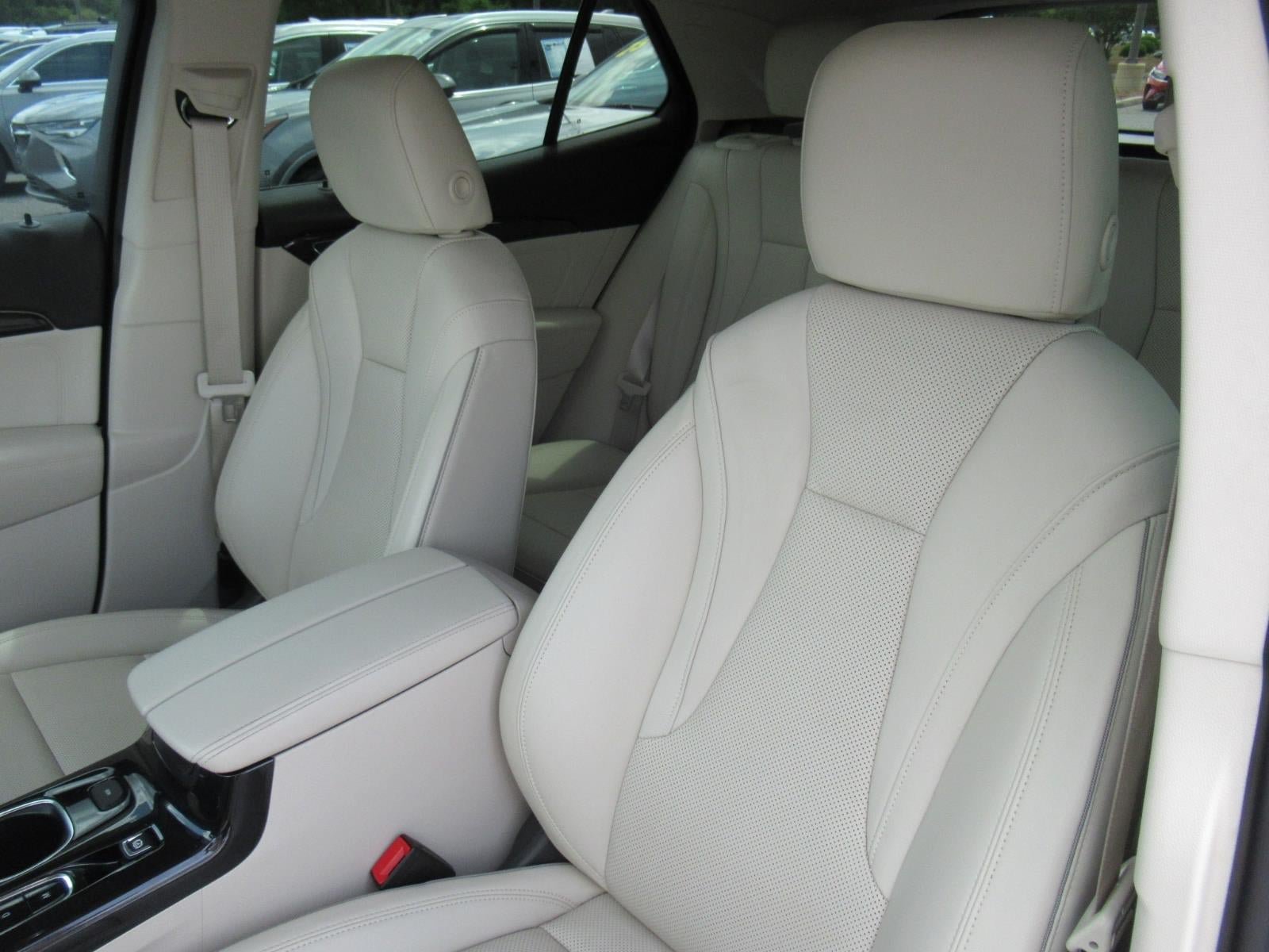 Used 2023 Buick Envision Essence AWD/4WD image 17