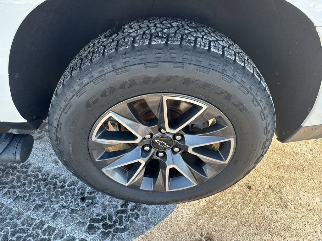 Used 2022 Chevrolet Suburban Z71 image 12