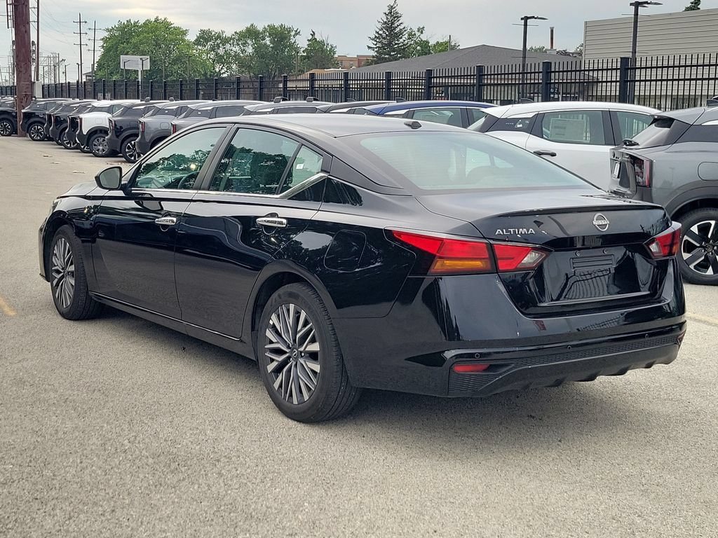 Used 2025 Nissan Altima 2.5 SV FWD image 3
