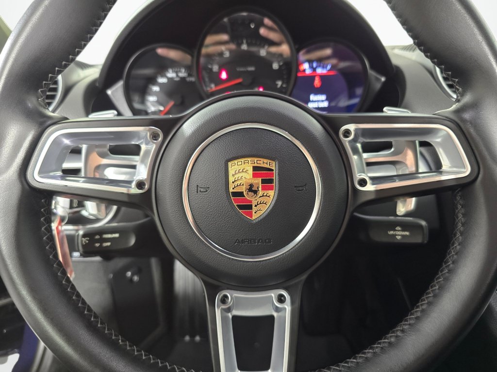 Used 2018 Porsche 718 Cayman RWD image 13