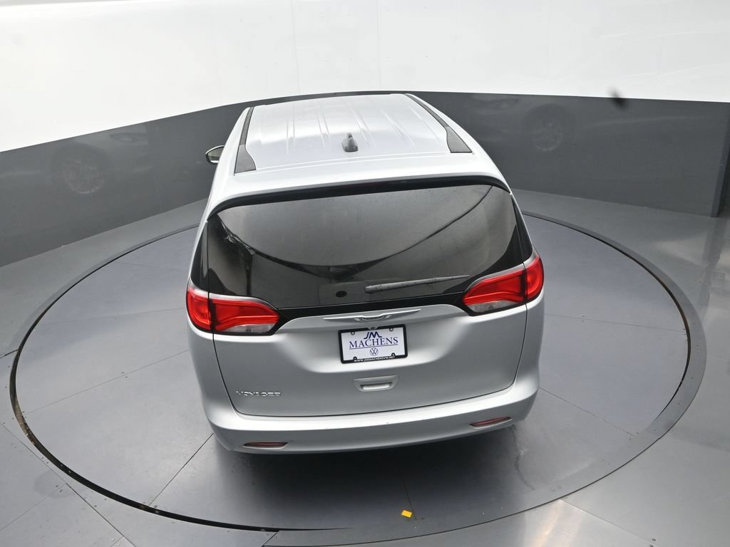 Used 2022 Chrysler Voyager LX FWD image 20