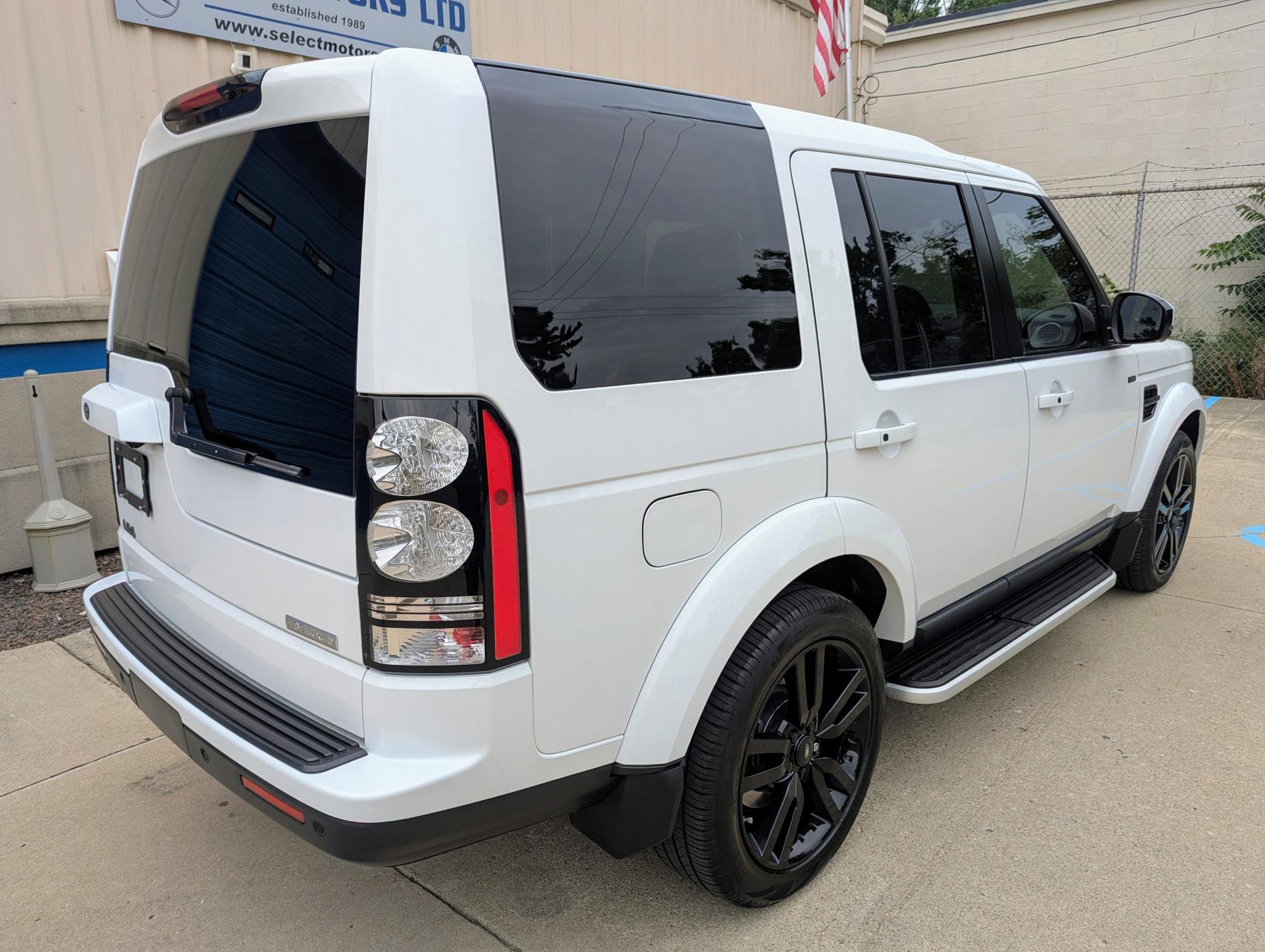 Used 2015 Land Rover LR4 HSE LUX image 16