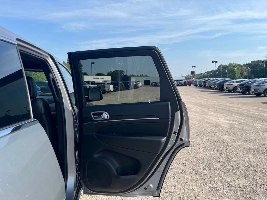 Used 2021 Jeep Grand Cherokee Limited AWD/4WD image 31