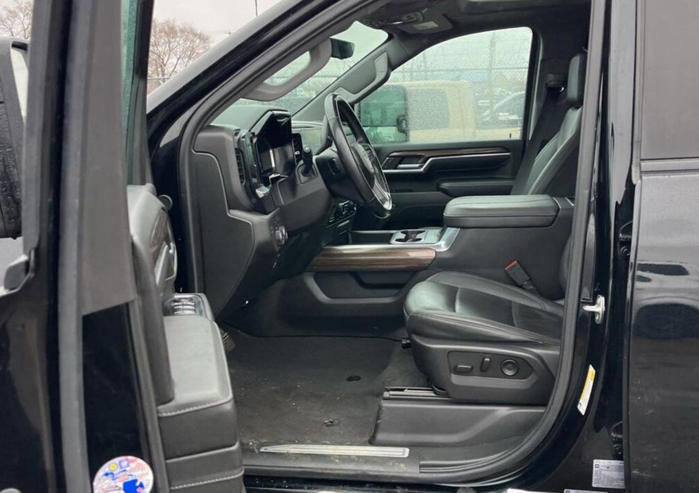 Used 2024 Chevrolet Silverado 2500 LT w/ Midnight Edition image 8