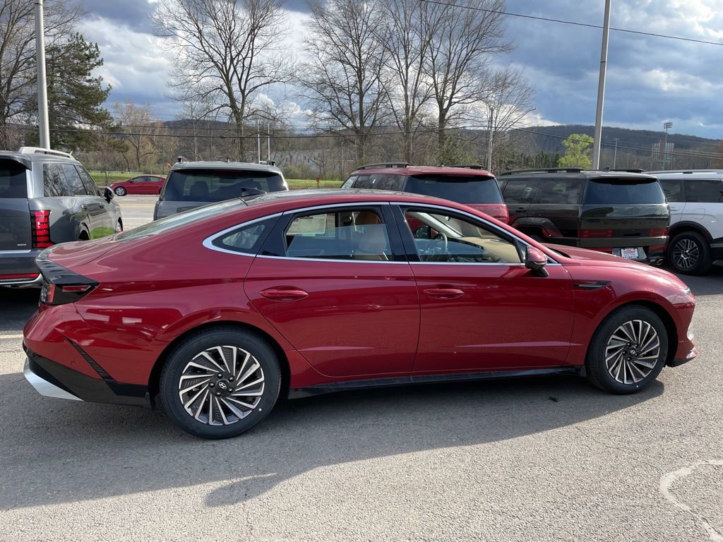 New 2026 Hyundai Sonata Limited FWD image 3