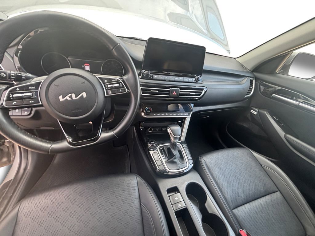 Used 2023 Kia Seltos SX image 10
