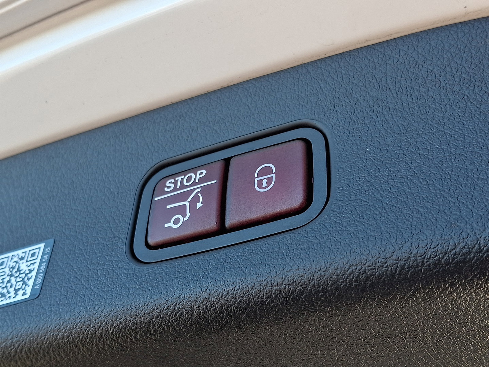 Certified 2025 Mercedes-Benz GLC 300 4MATIC SUV image 30