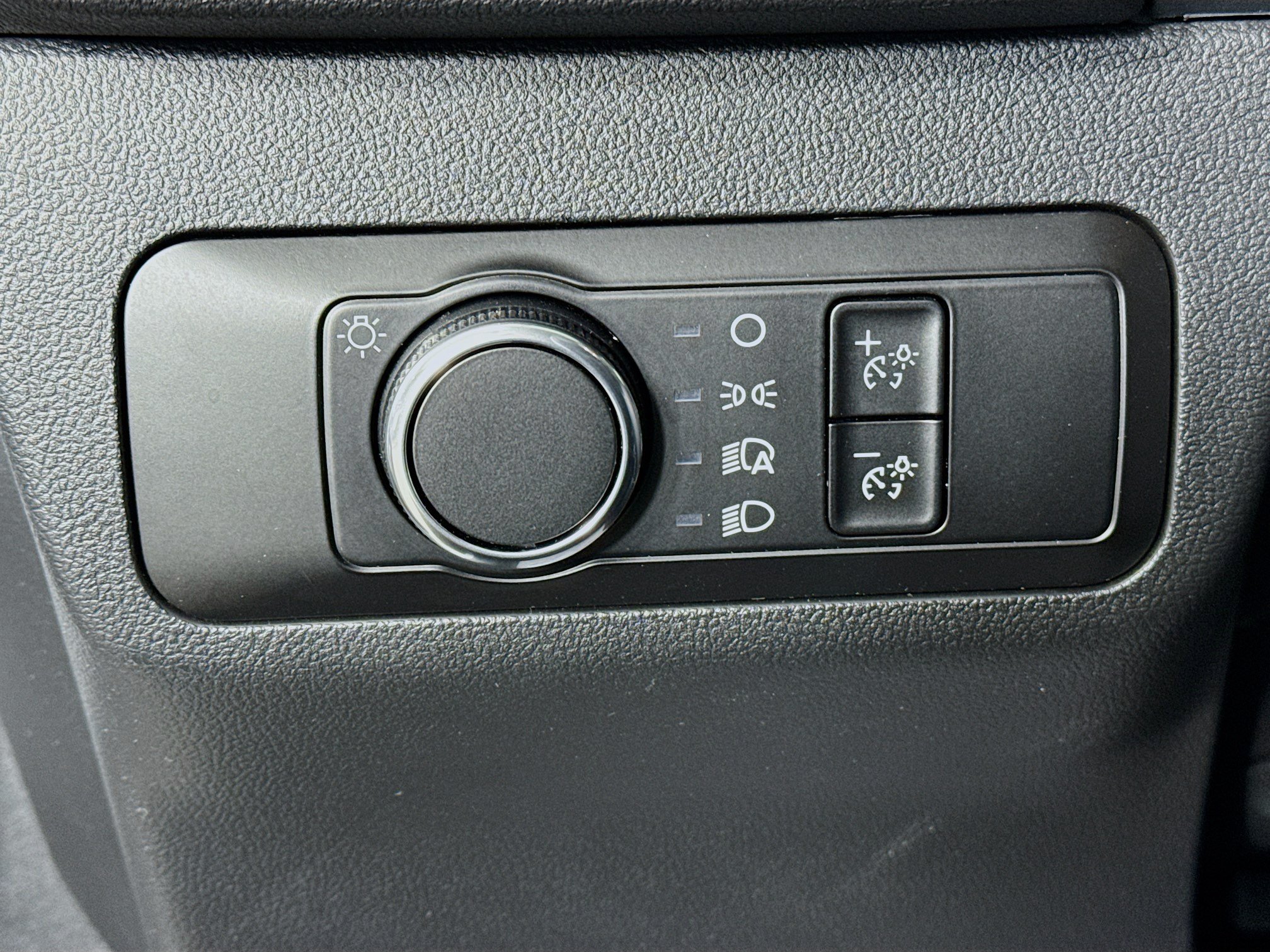 Used 2025 Ford Escape Active AWD/4WD image 10