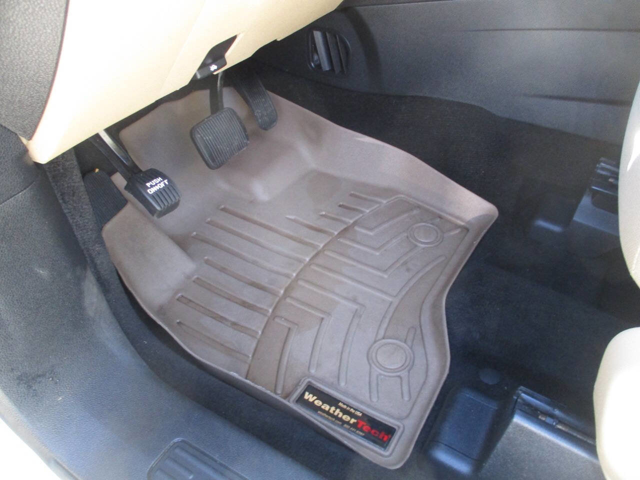 Used 2017 Ford Explorer XLT w/ Equipment Group 201A image 14