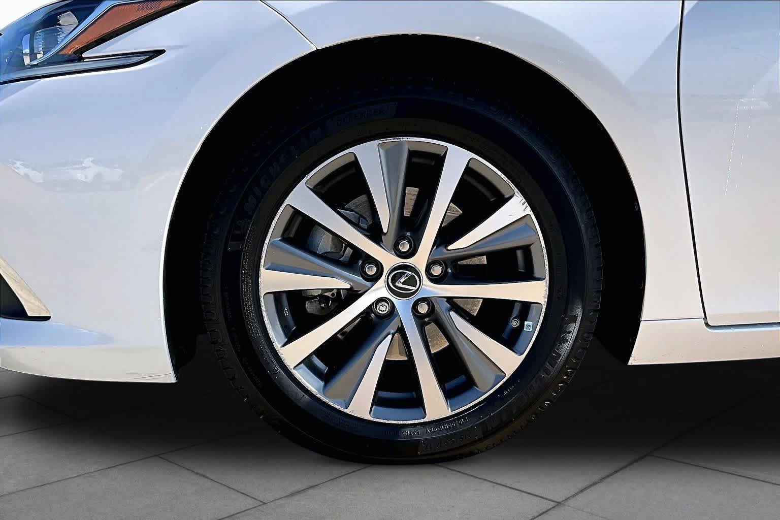 Used 2019 Lexus ES 350 w/ Premium Package FWD image 11
