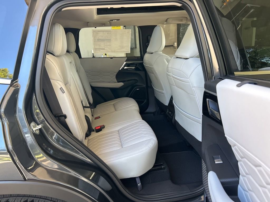 New 2025 Mitsubishi Outlander SEL image 26