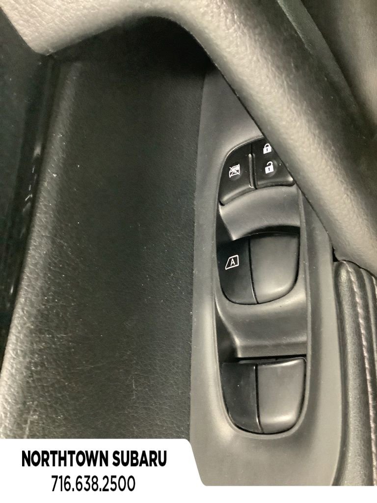 Used 2020 Nissan Rogue SL w/ Premium Package image 17