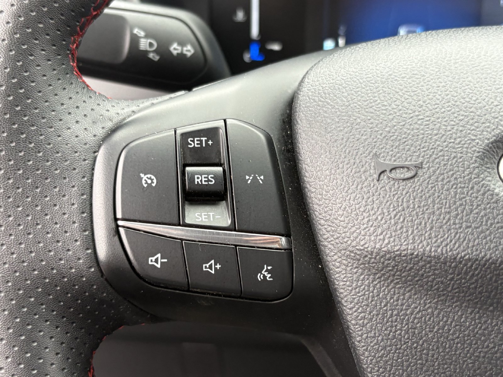 Certified 2025 Ford Escape ST-Line Select AWD/4WD image 38