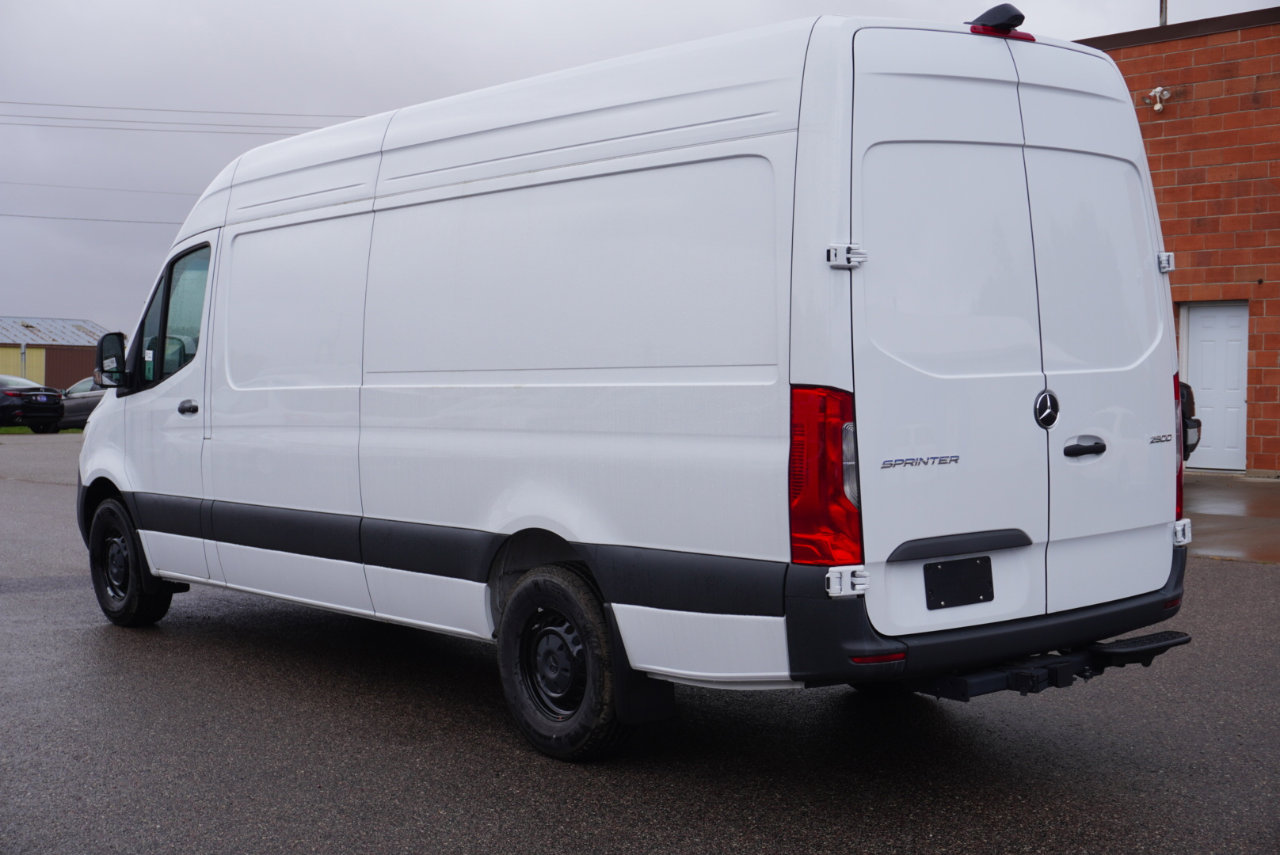 Used 2025 Mercedes-Benz Sprinter 2500 image 3