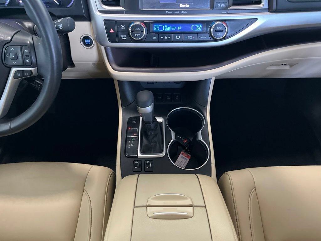 Used 2019 Toyota Highlander XLE AWD/4WD image 11