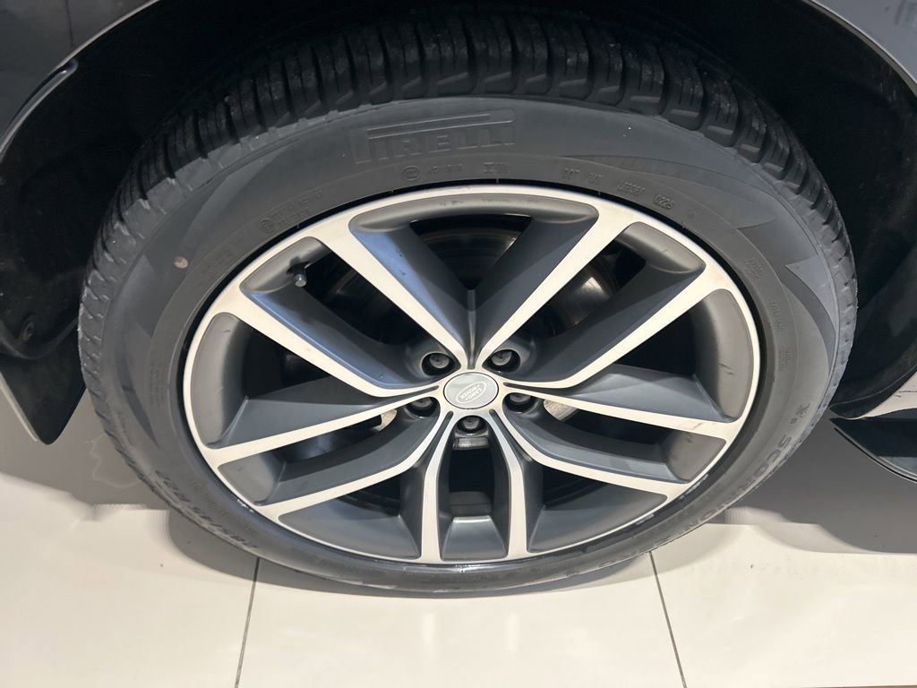 Used 2024 Land Rover Range Rover Long Wheelbase SE image 23