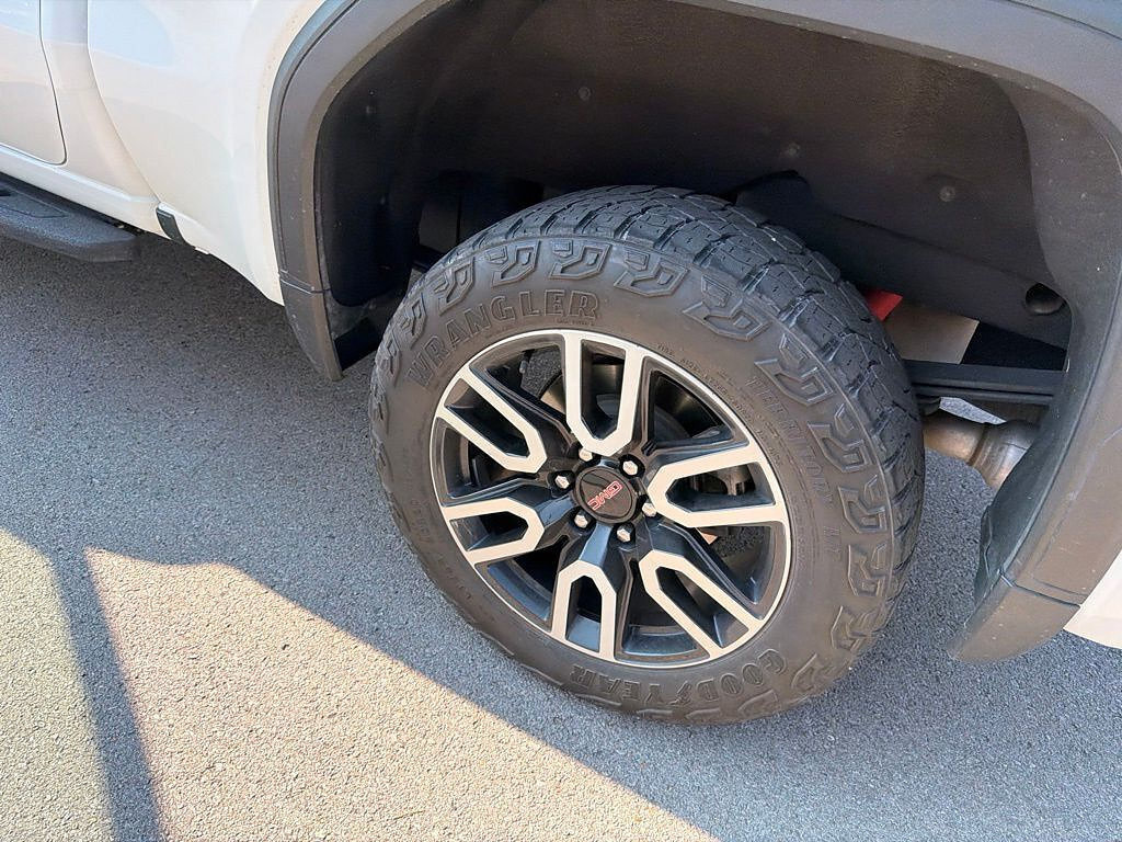 Used 2023 GMC Sierra 1500 AT4 w/ Technology Package AWD/4WD image 23