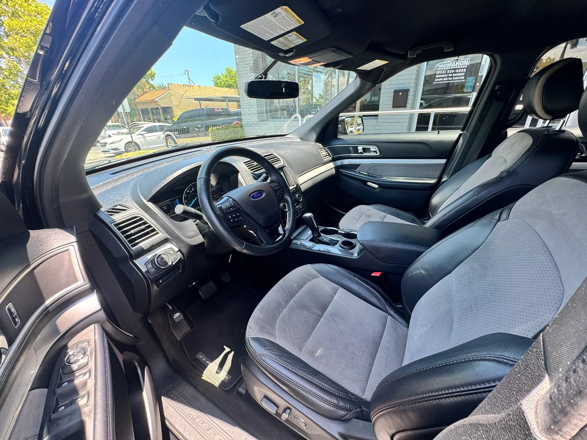 Used 2017 Ford Explorer XLT w/ Equipment Group 202A FWD image 11