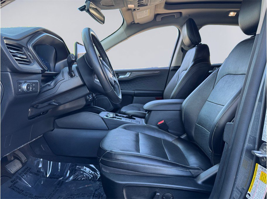 Used 2020 Ford Escape Titanium image 10