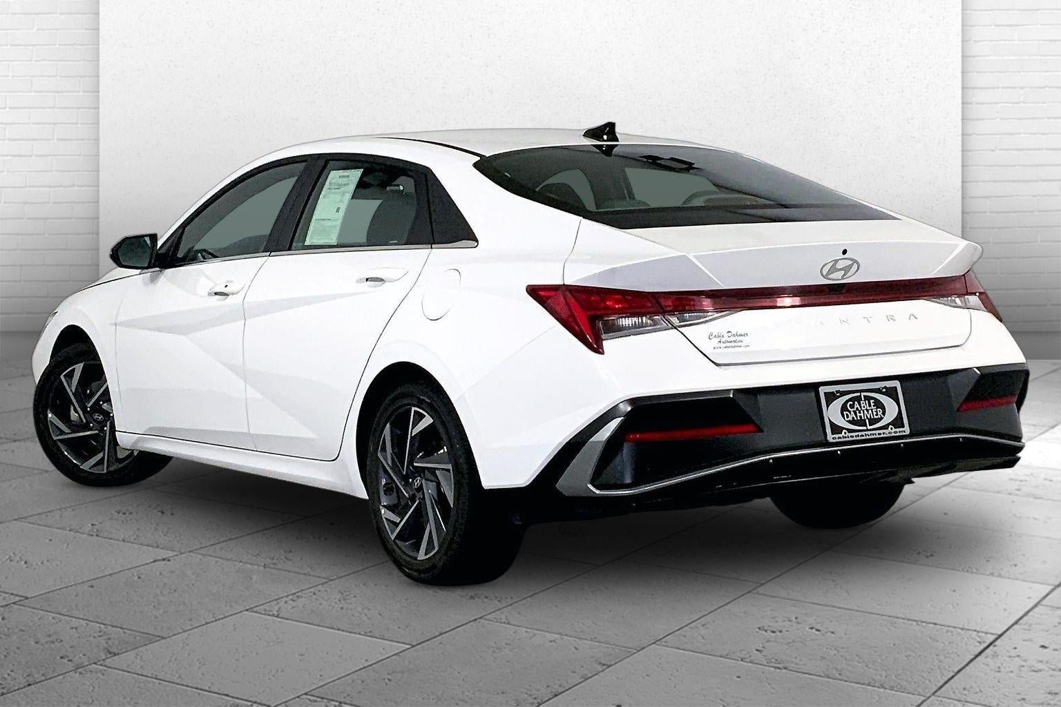 Used 2025 Hyundai Elantra SEL FWD image 11