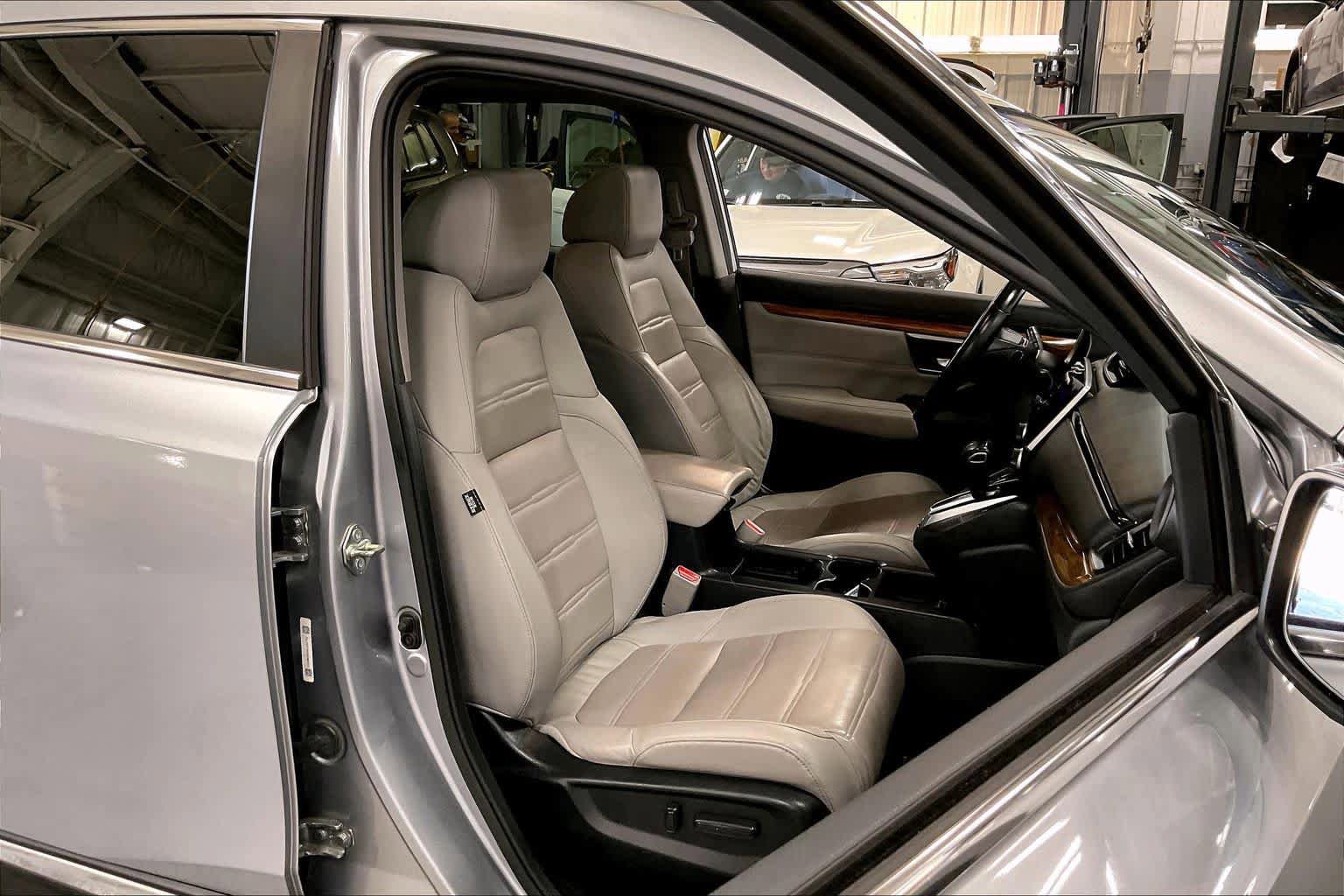 Used 2017 Honda CR-V Touring image 9