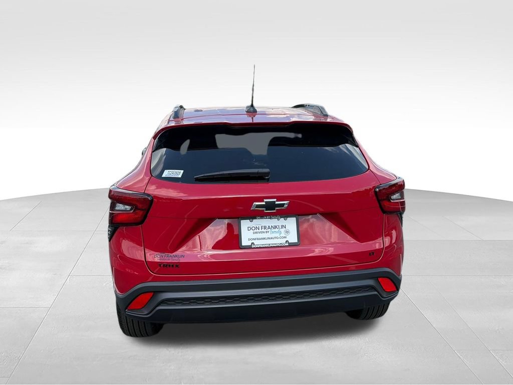 New 2026 Chevrolet Trax LT w/ Midnight Edition FWD image 4
