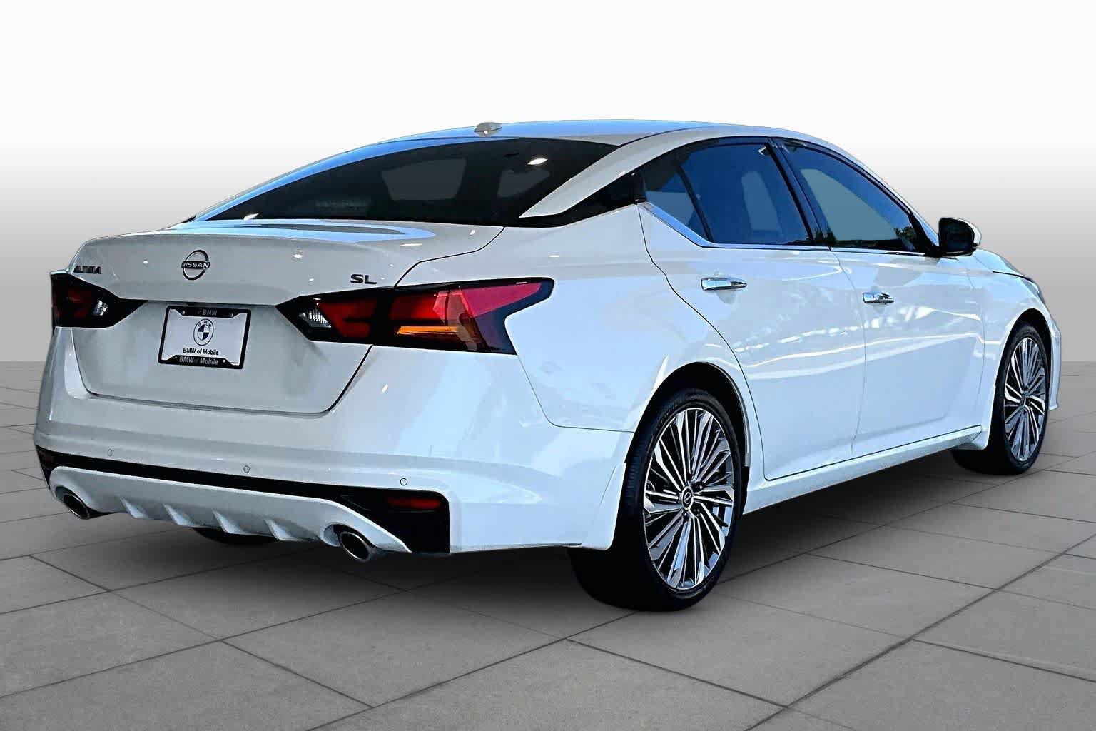 Used 2025 Nissan Altima 2.5 SL FWD image 12