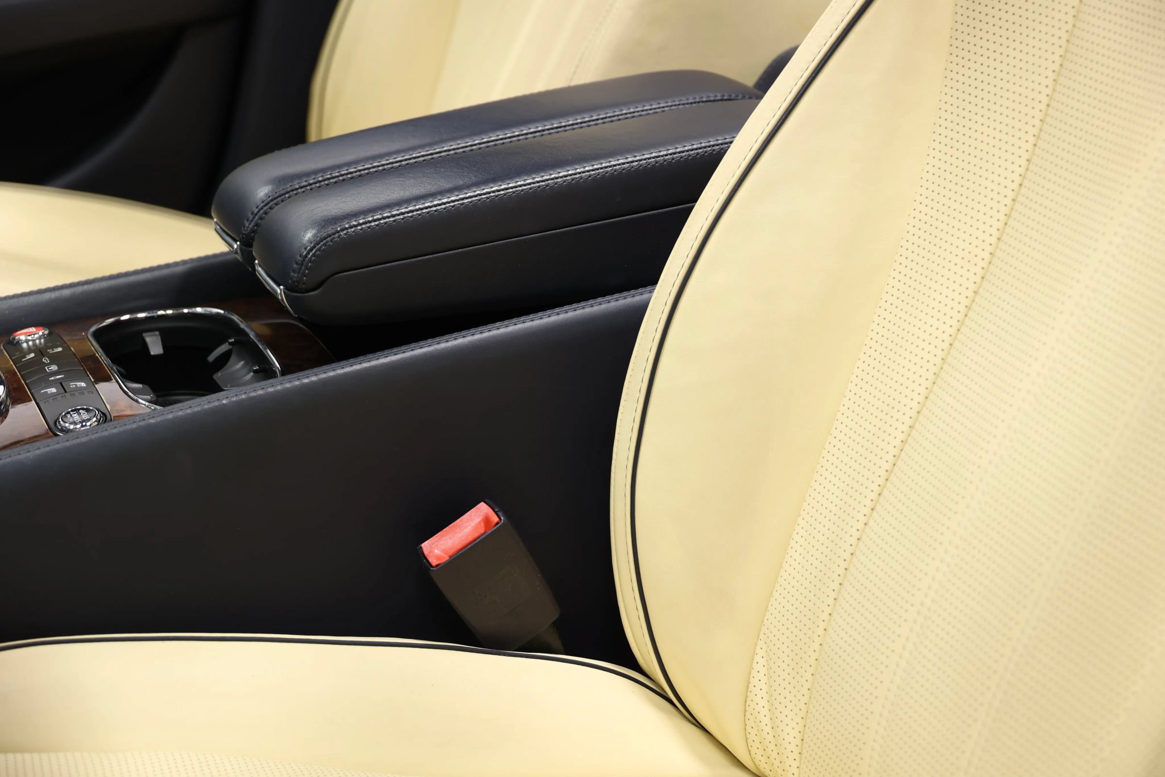 Used 2015 Bentley Flying Spur V8 AWD/4WD image 19