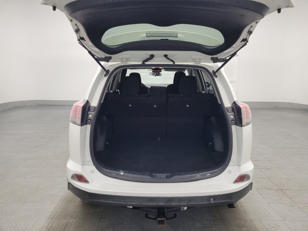 Used 2018 Toyota RAV4 LE FWD image 29